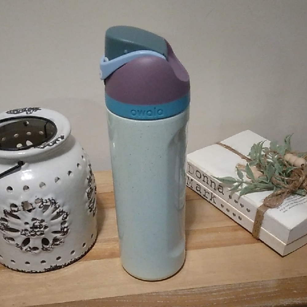 Owala 24 oz. FreeSip Spout Insulated Water Bottle - Picture 3 of 8